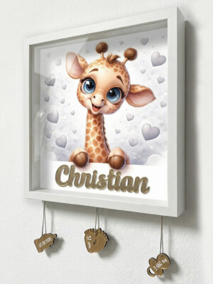 Quadretto nascita personalizzato con nome – Baby giraffa tra cuoricini