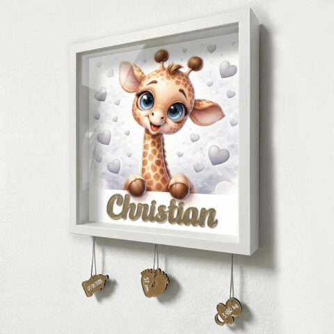 Quadretto nascita personalizzato con nome – Baby giraffa tra cuoricini