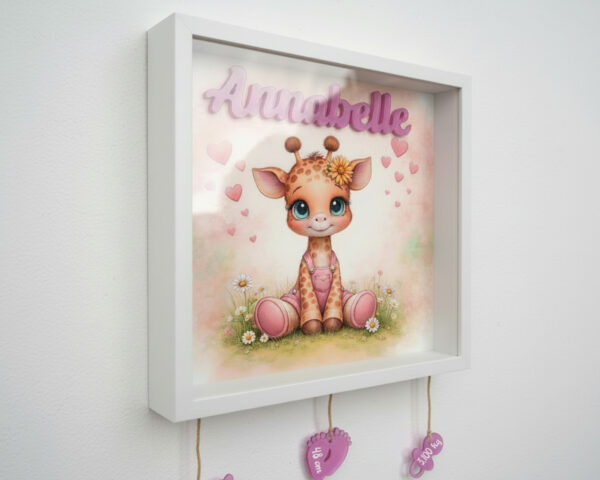 Quadretto nascita personalizzato con nome – GIRAFFINA ROSA TRA FIORI E CUORI