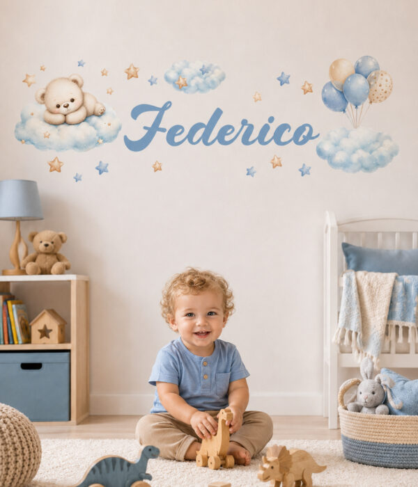 "TRA NUVOLE, STELLE E PALLONCINI" - Adesivo murale personalizzato con nome